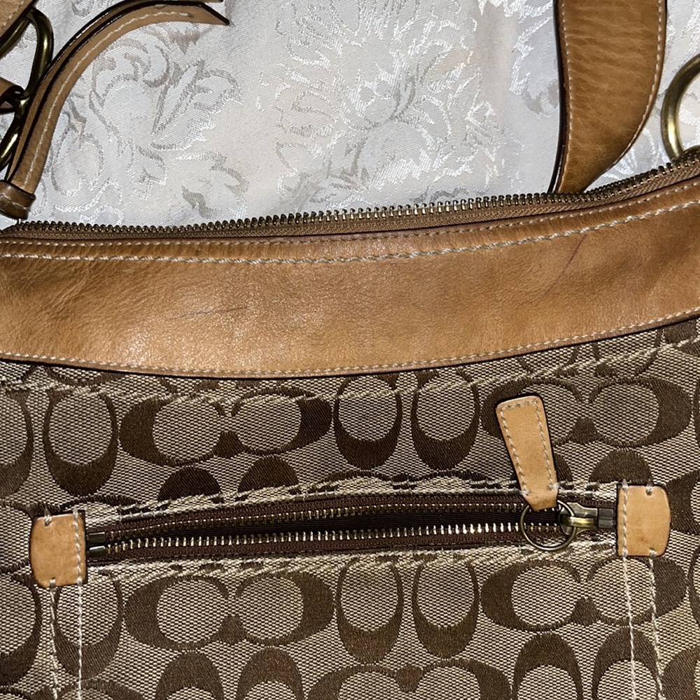 Authentic Coach Handbag. - Picture 5 of 6